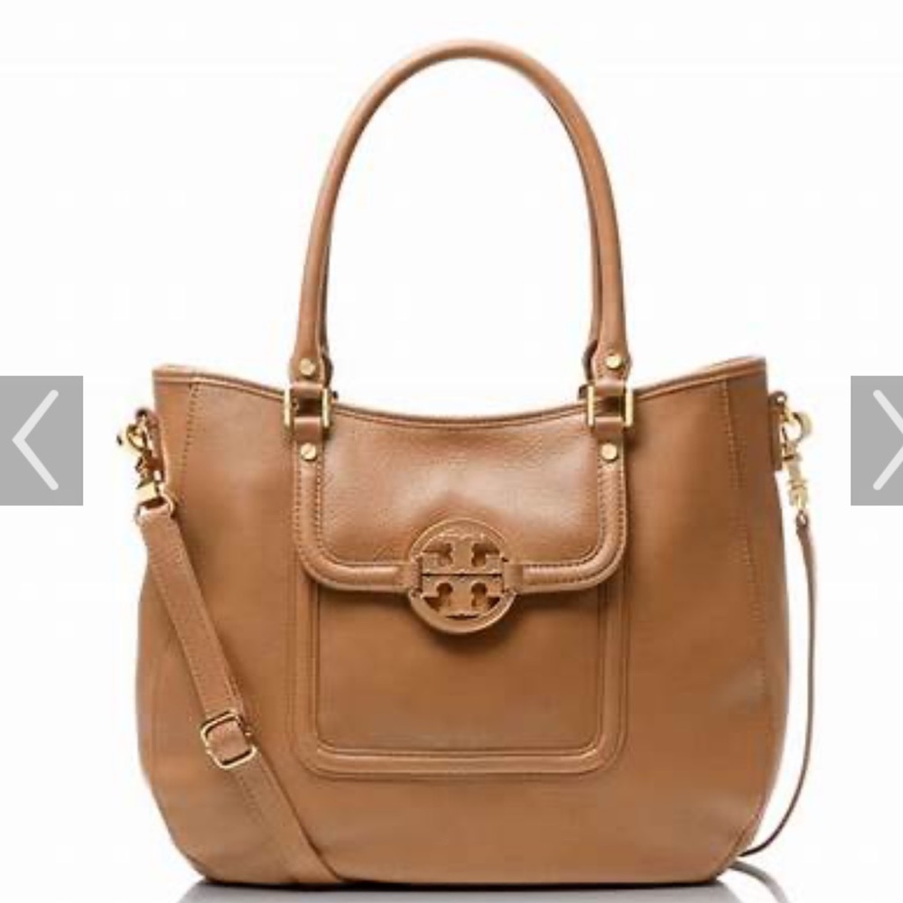 Tory Burch Classic Amanda Hobo with removable strap in beautiful condition.